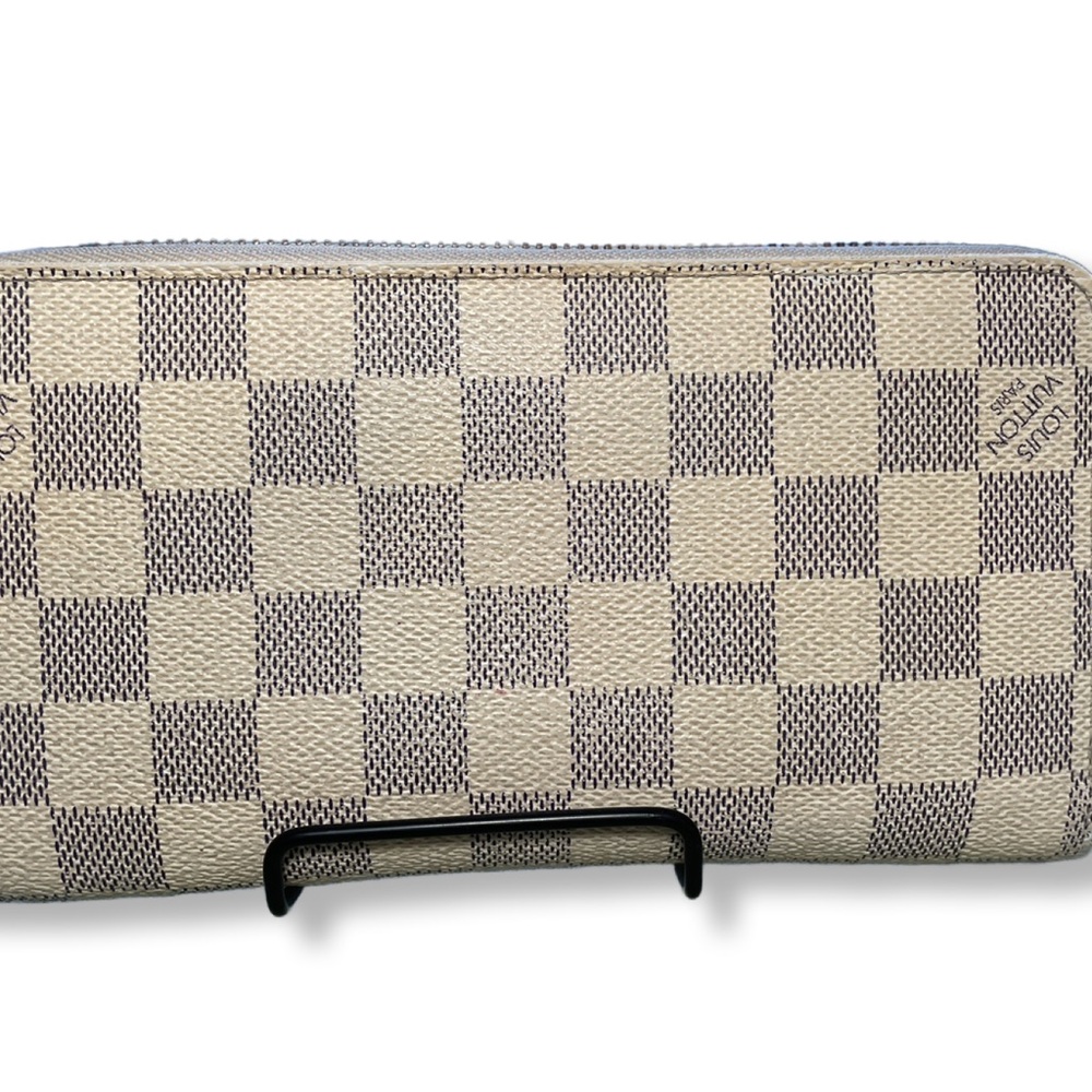 🔥🔥PRICE DROP🔥🔥🔥
LOUIS VUITTON DAMIER AZUR ZIPPY WALLET